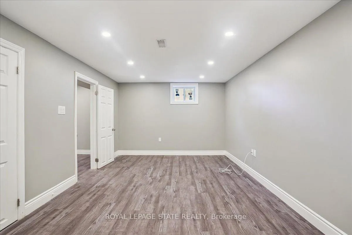 Photo 32 of 584 East 27th Street, Hamilton, Burkholme — HOMEH