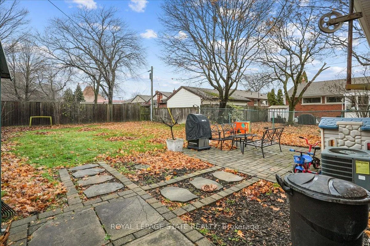 Photo 34 of 584 East 27th Street, Hamilton, Burkholme — HOMEH