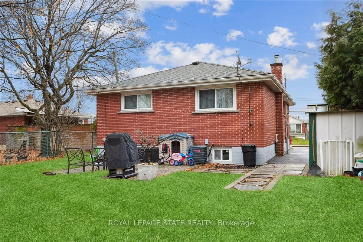 Photo 40 of 584 East 27th Street, Hamilton, Burkholme — HOMEH