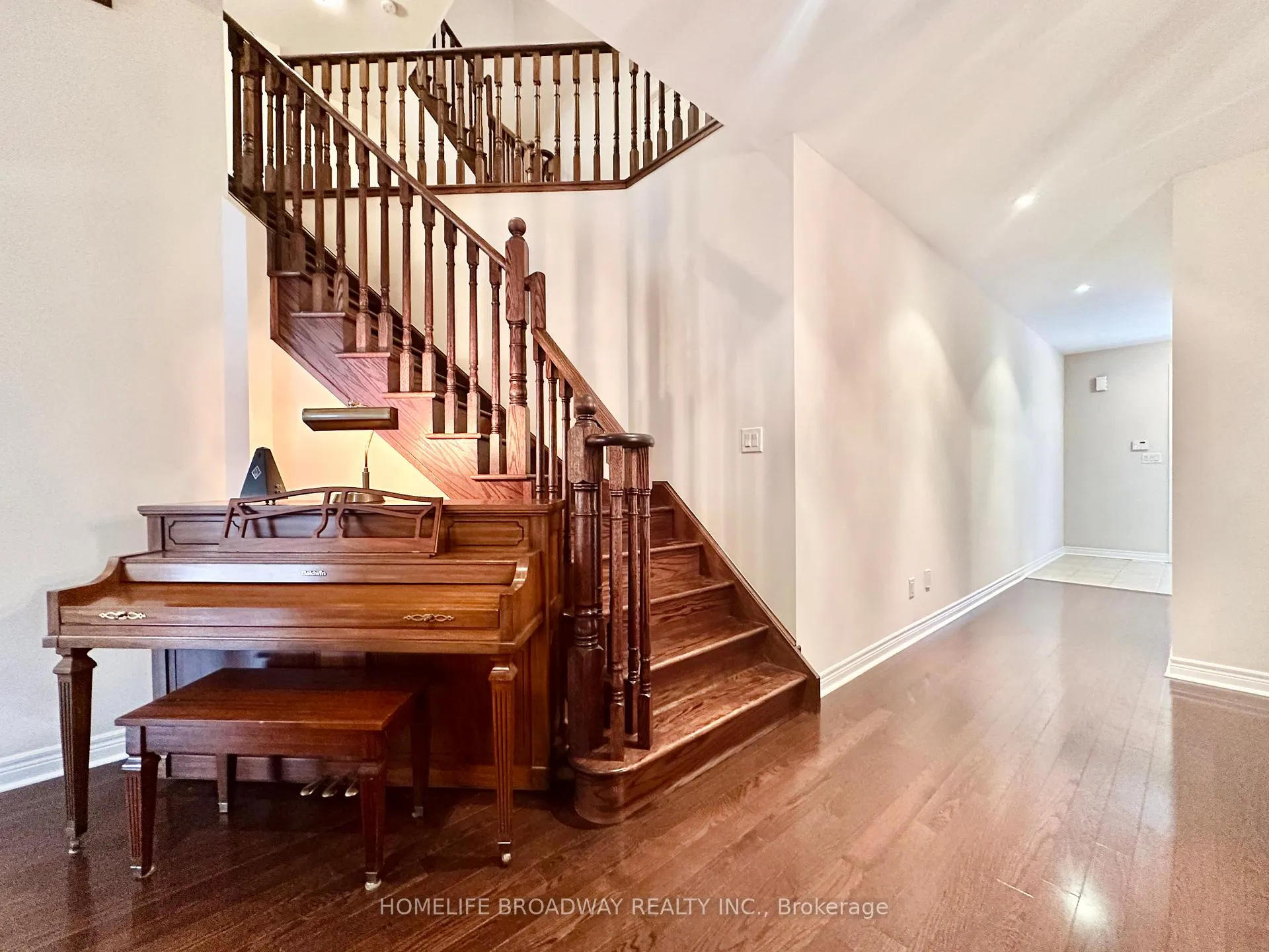 Photo 3 of 13 Duke Of Cornwall Drive, Markham, Victoria Square — HOMEH