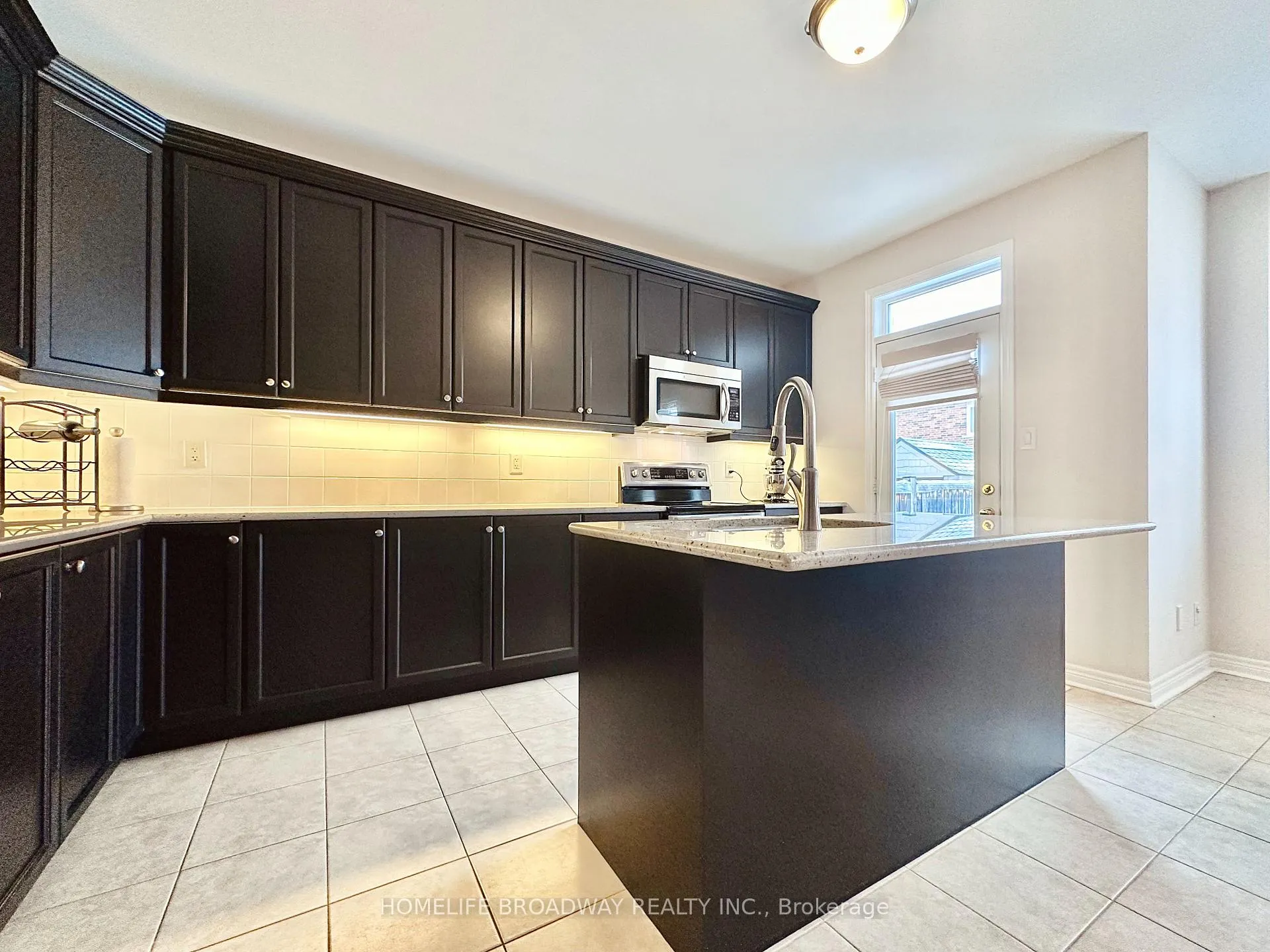 Photo 10 of 13 Duke Of Cornwall Drive, Markham, Victoria Square — HOMEH