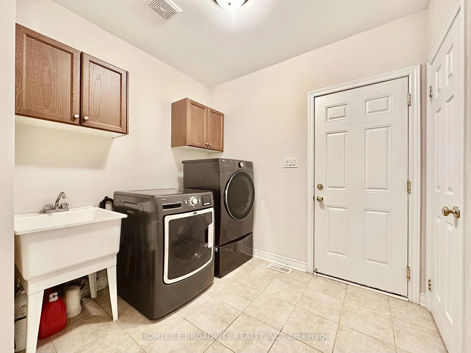 Photo 39 of 13 Duke Of Cornwall Drive, Markham, Victoria Square — HOMEH