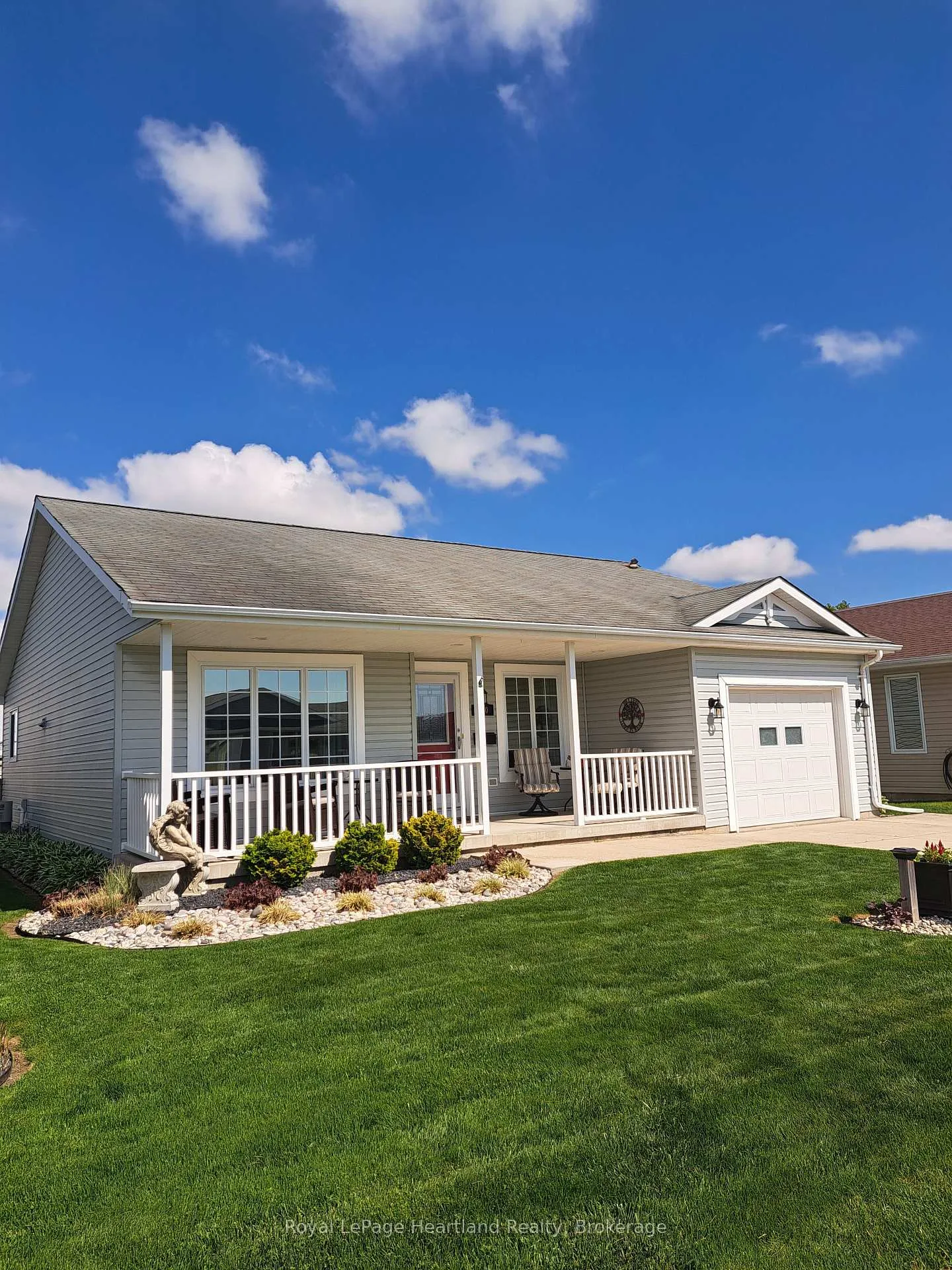 Photo 1 of 460 Richard Crescent, Strathroy-Caradoc, SE — HOMEH