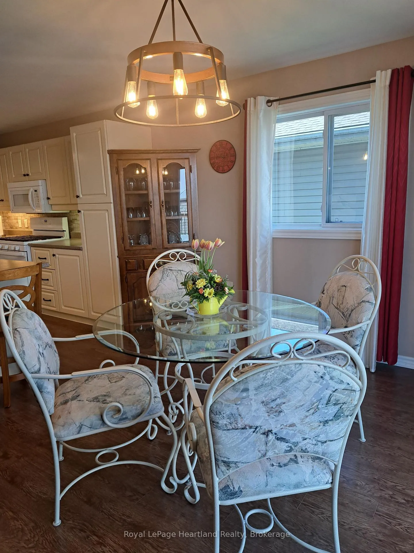 Photo 2 of 460 Richard Crescent, Strathroy-Caradoc, SE — HOMEH