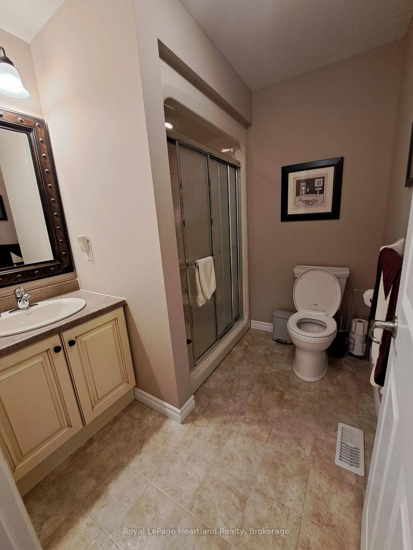 Photo 7 of 460 Richard Crescent, Strathroy-Caradoc, SE — HOMEH