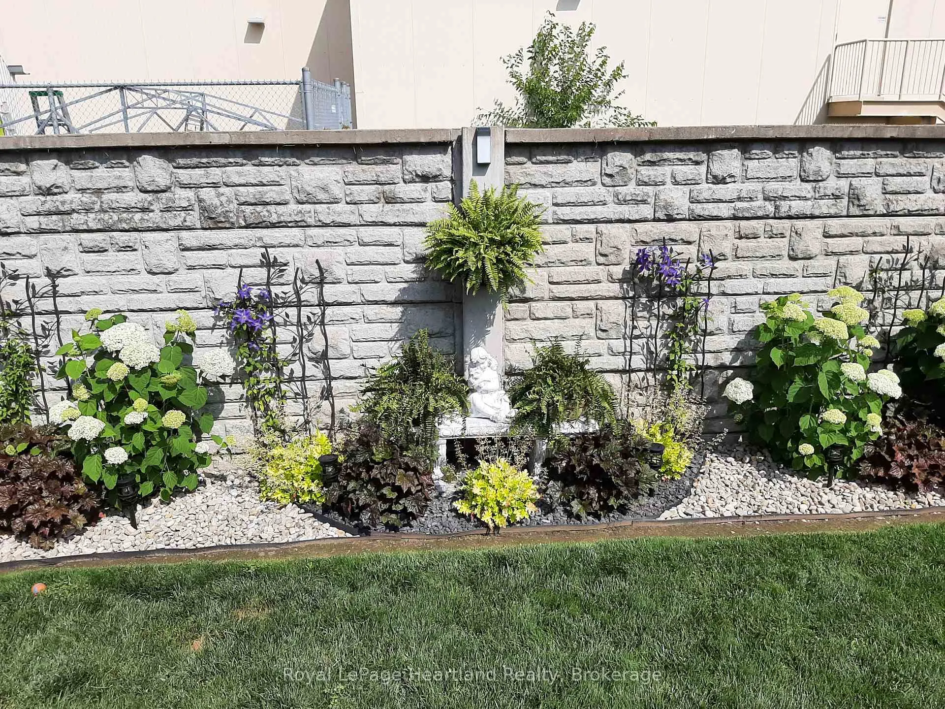Photo 24 of 460 Richard Crescent, Strathroy-Caradoc, SE — HOMEH