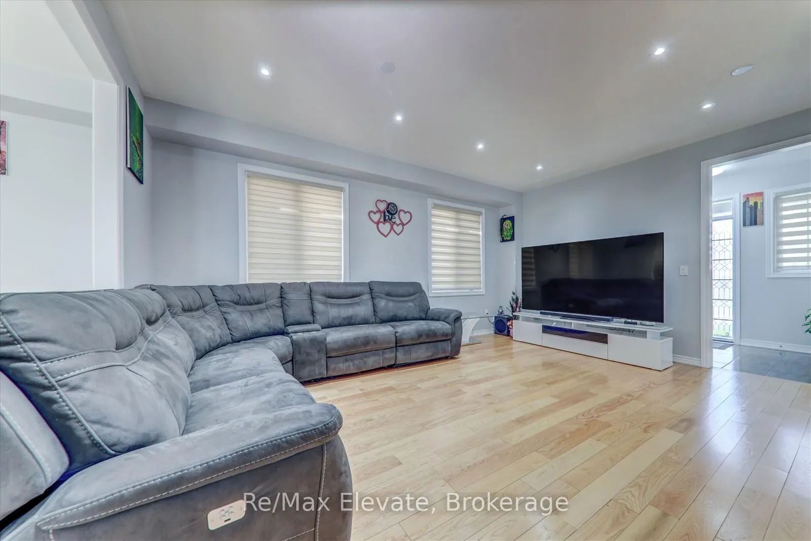 Photo 6 of 106 Noden Crescent, Clarington, Newcastle — HOMEH