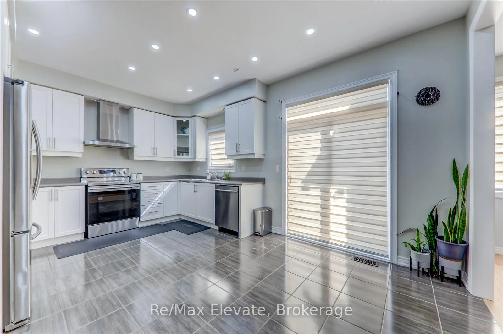 Photo 10 of 106 Noden Crescent, Clarington, Newcastle — HOMEH