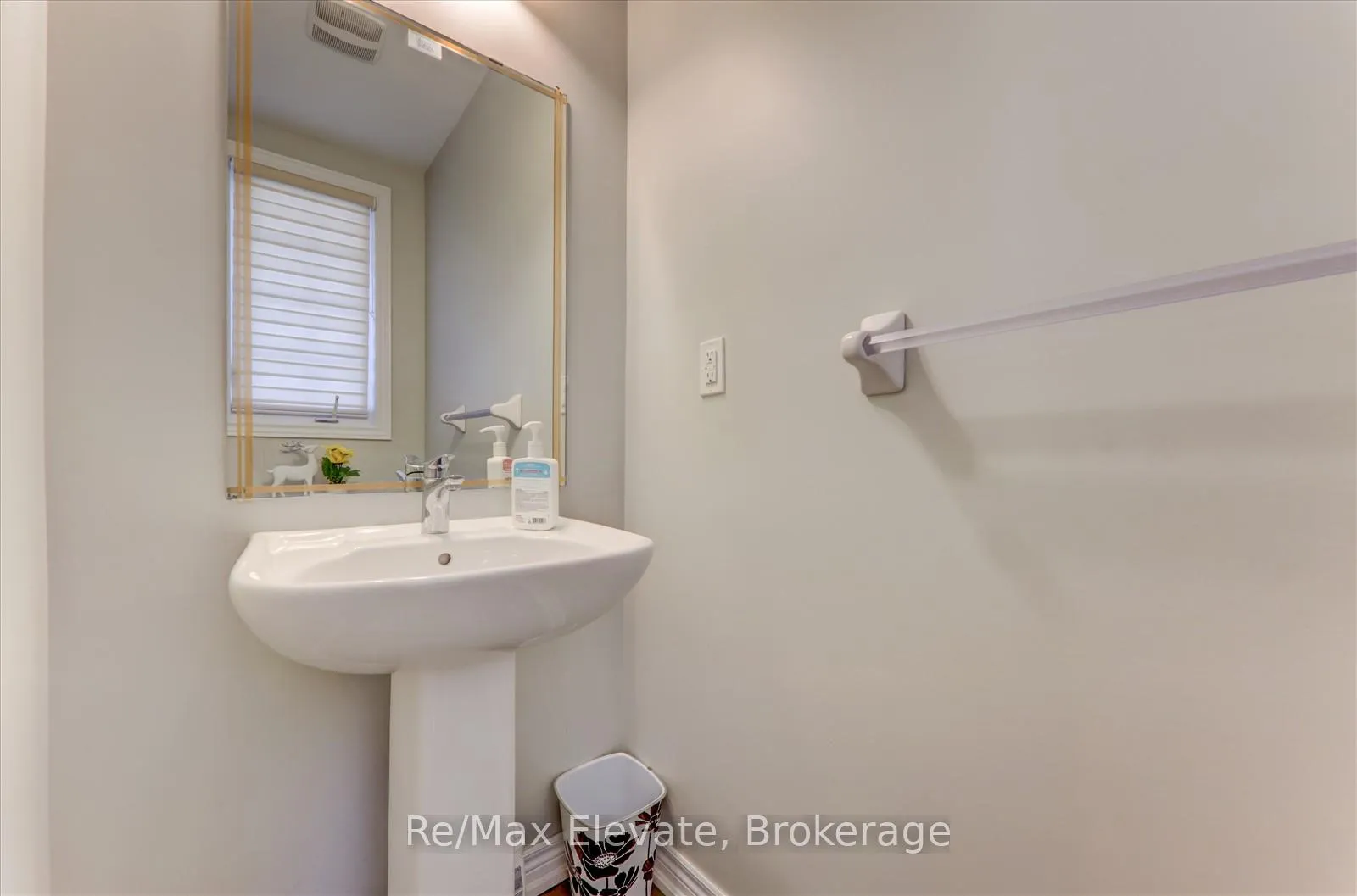 Photo 14 of 106 Noden Crescent, Clarington, Newcastle — HOMEH