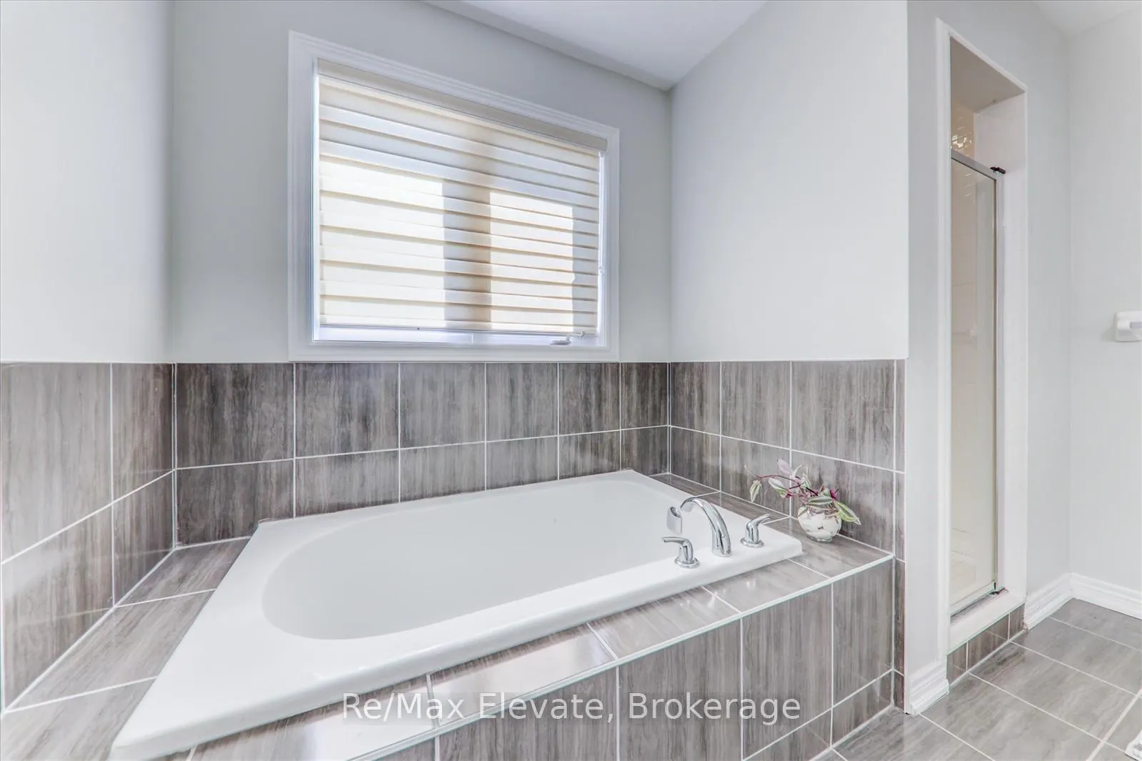 Photo 29 of 106 Noden Crescent, Clarington, Newcastle — HOMEH