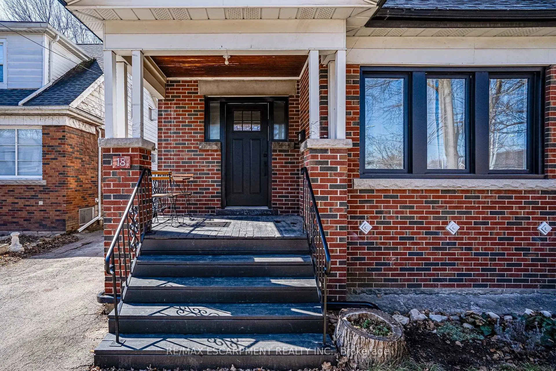 Photo 3 of 18 Haddon Avenue S, Hamilton, Westdale — HOMEH