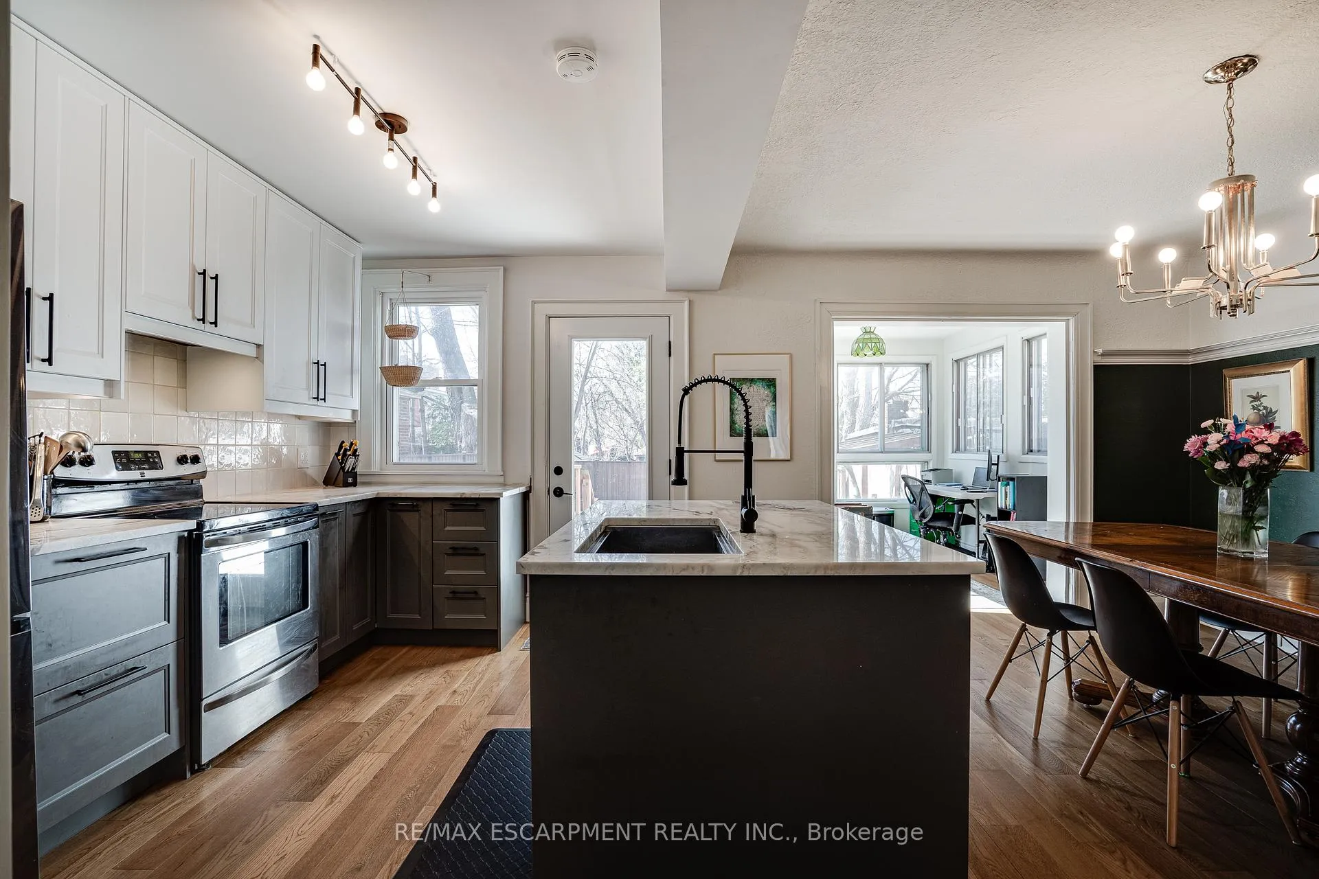 Photo 14 of 18 Haddon Avenue S, Hamilton, Westdale — HOMEH