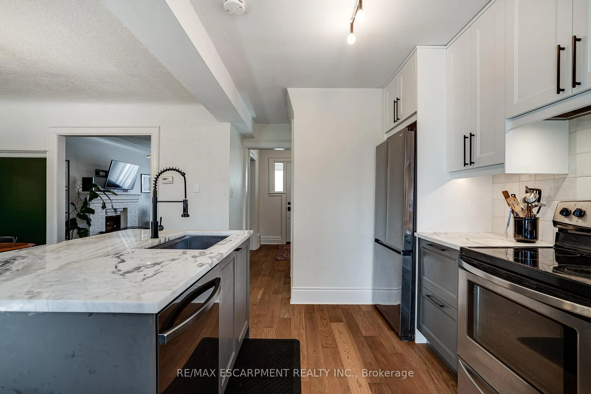 Photo 15 of 18 Haddon Avenue S, Hamilton, Westdale — HOMEH