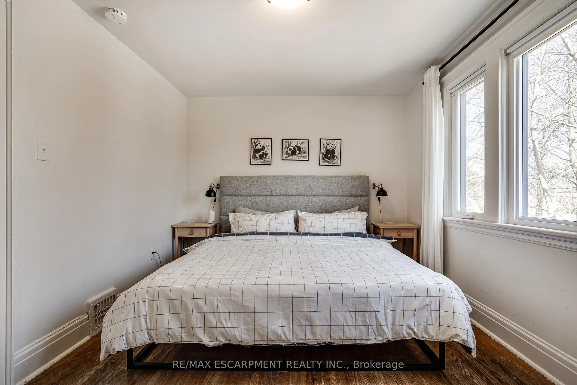 Photo 22 of 18 Haddon Avenue S, Hamilton, Westdale — HOMEH