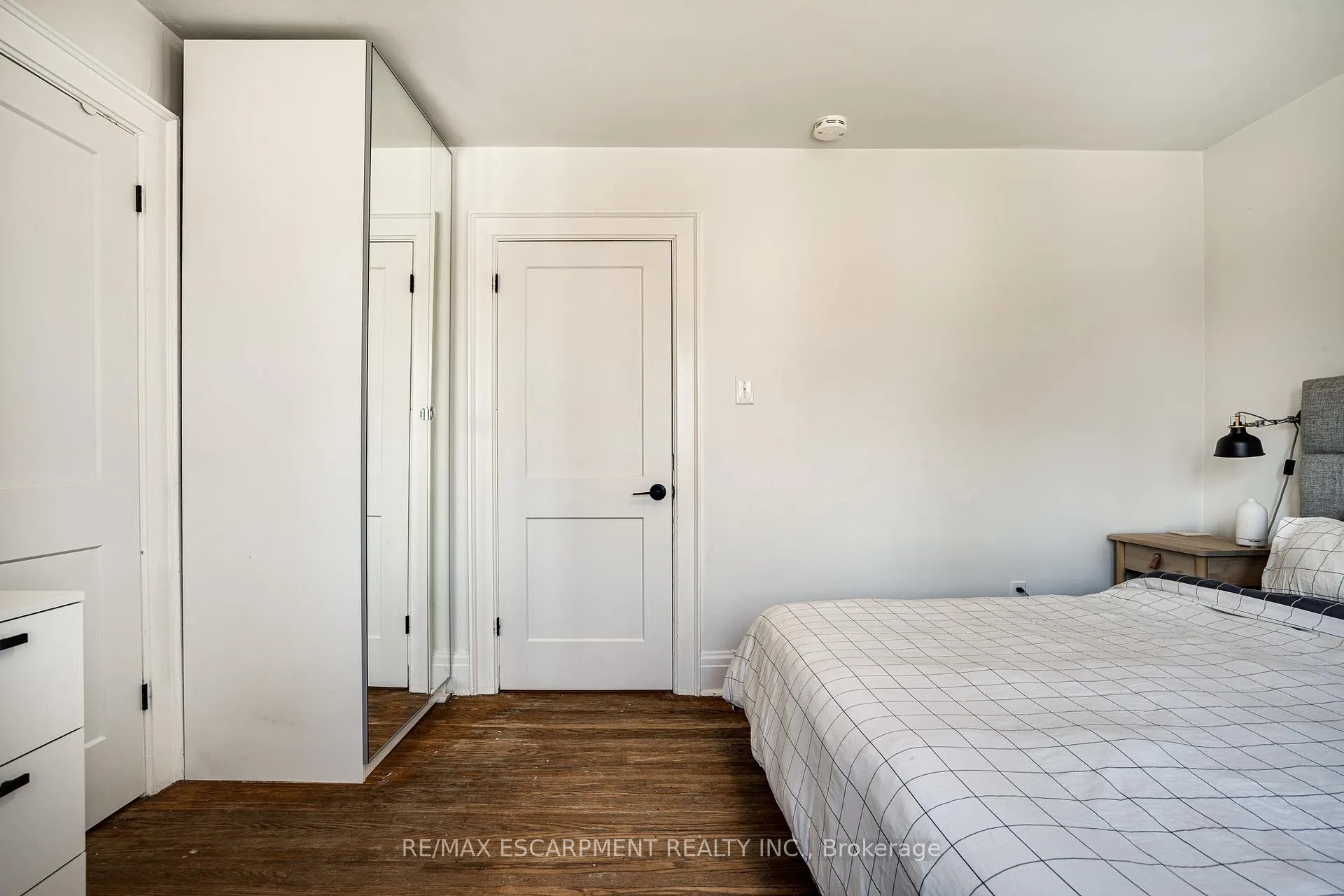 Photo 23 of 18 Haddon Avenue S, Hamilton, Westdale — HOMEH