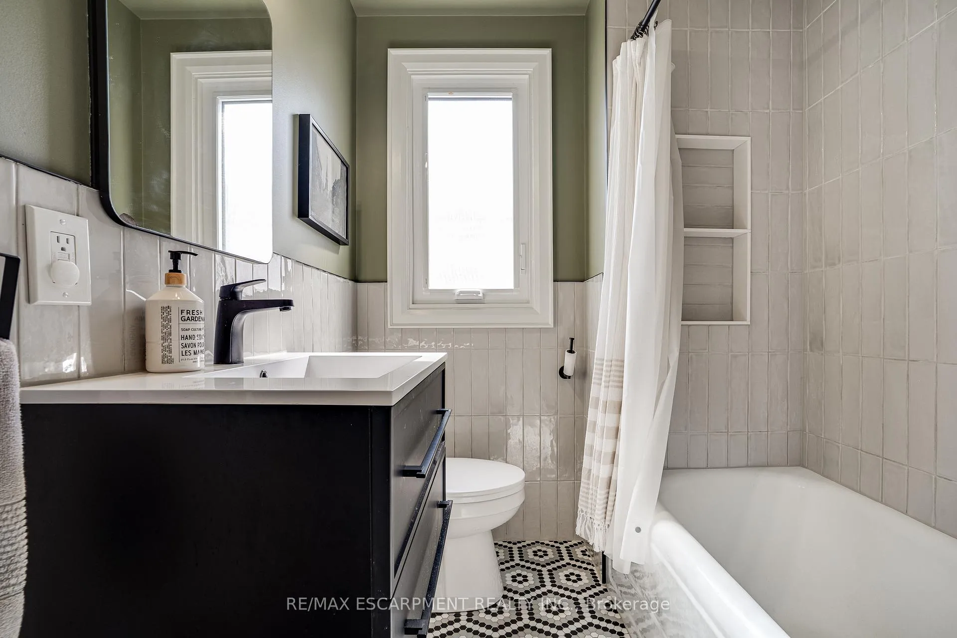Photo 29 of 18 Haddon Avenue S, Hamilton, Westdale — HOMEH