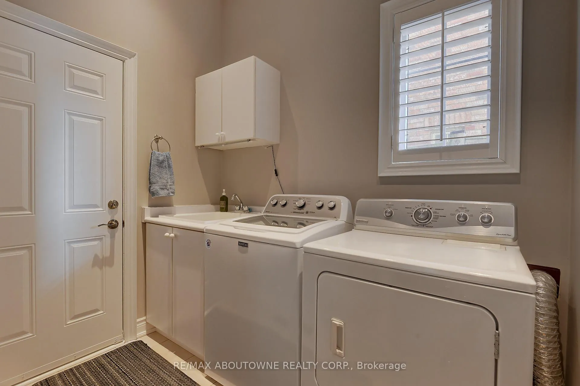 Photo 10 of 174 Mcknight Avenue, Hamilton, Waterdown — HOMEH