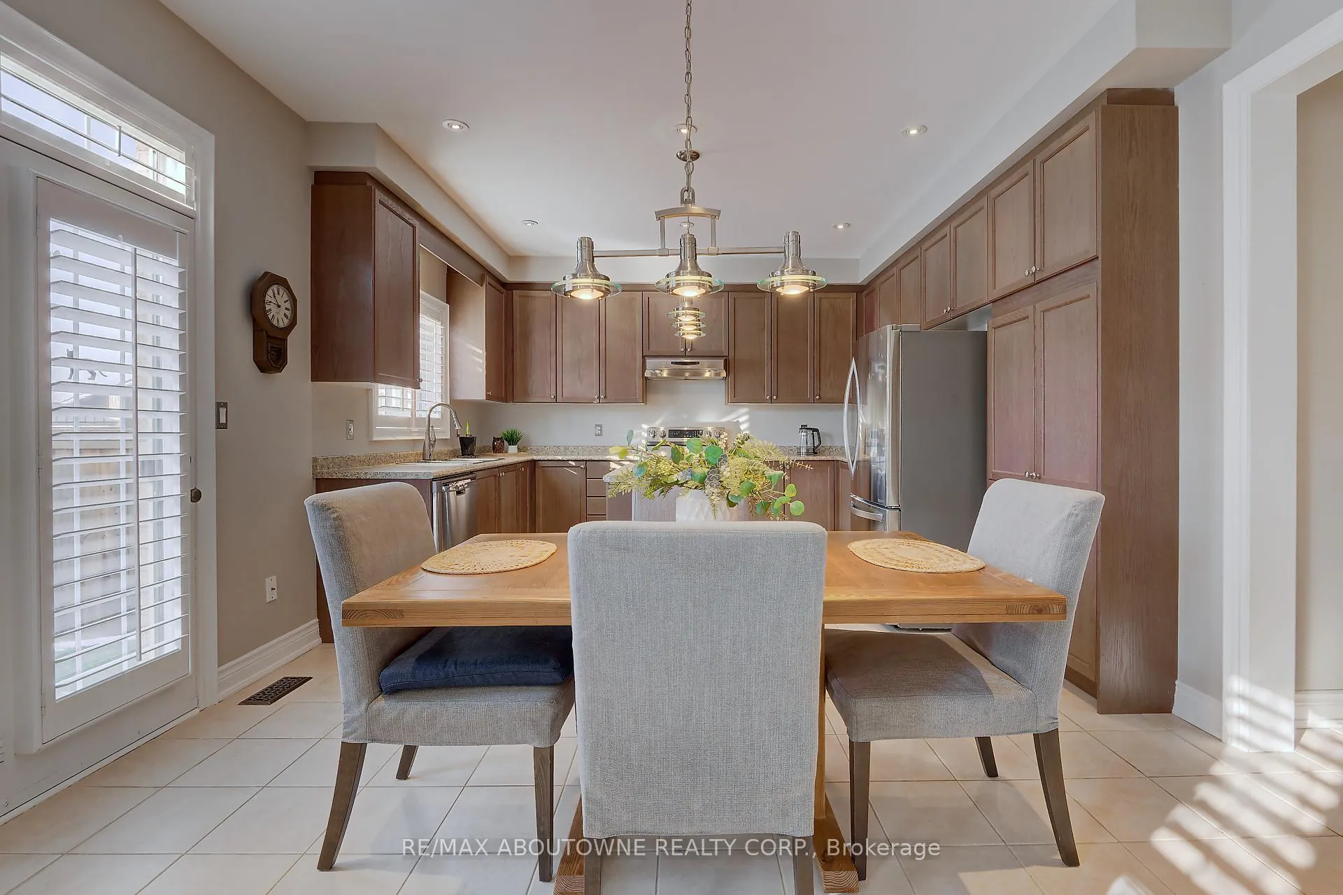 Photo 15 of 174 Mcknight Avenue, Hamilton, Waterdown — HOMEH