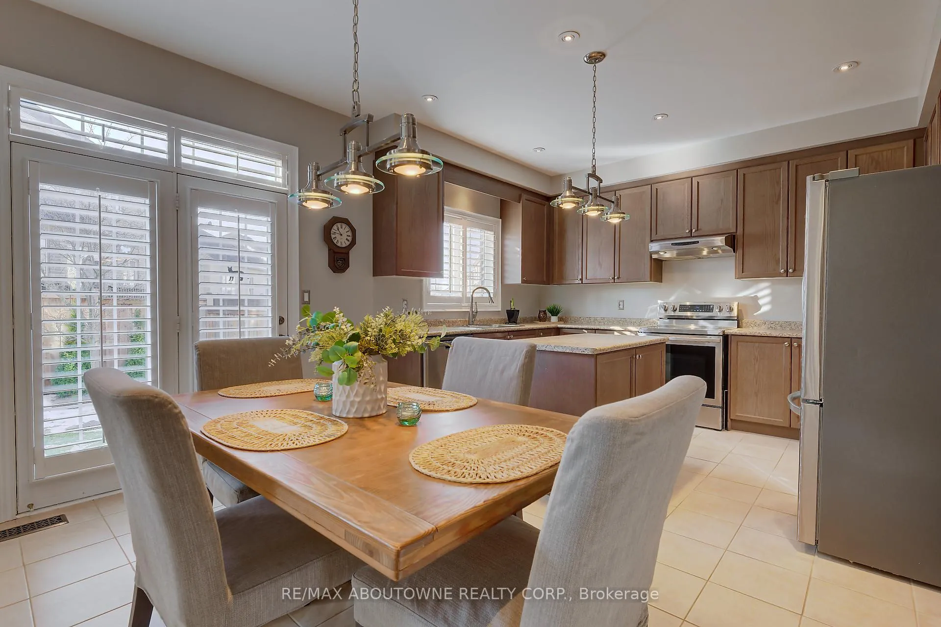 Photo 16 of 174 Mcknight Avenue, Hamilton, Waterdown — HOMEH