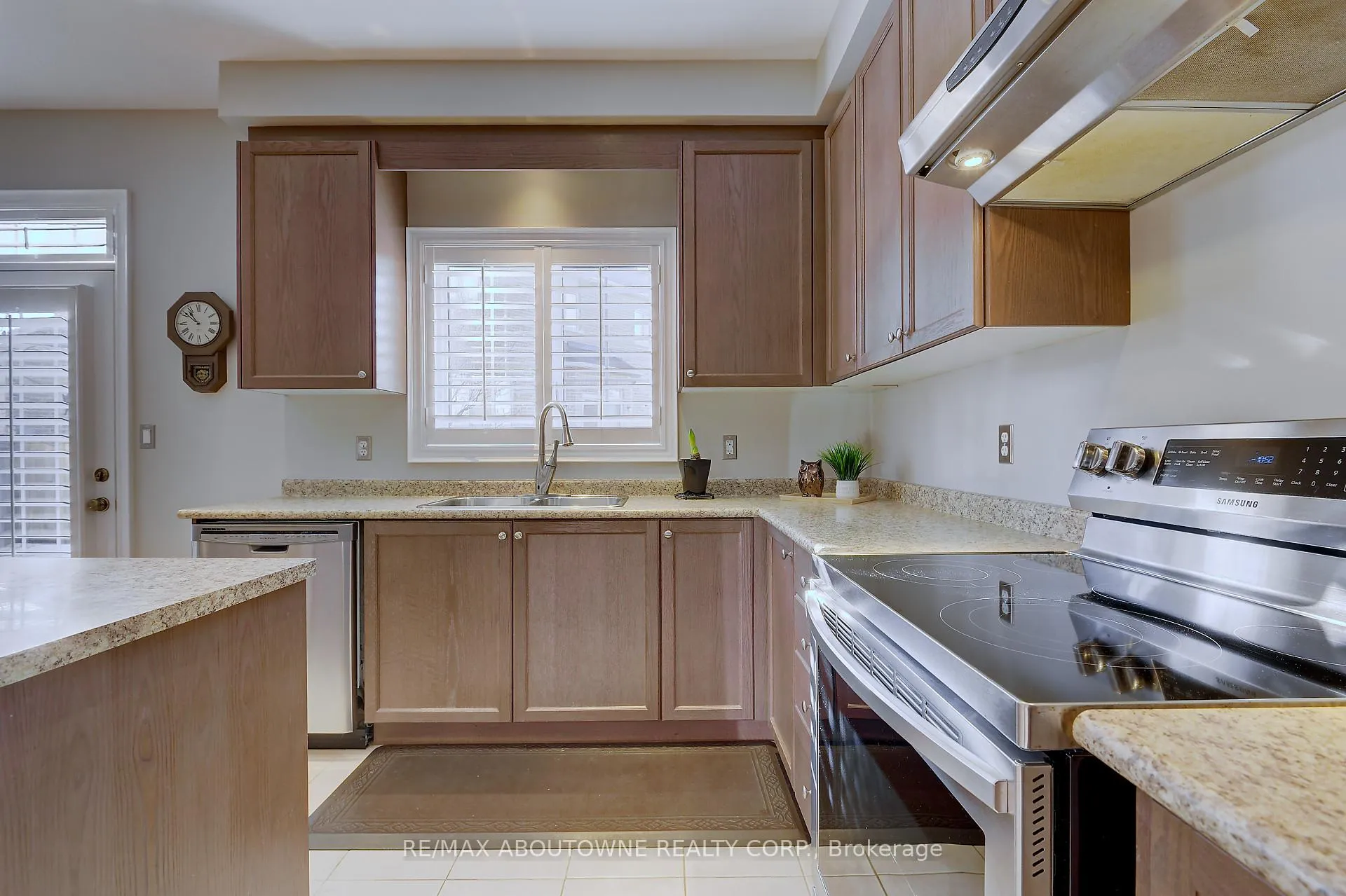 Photo 20 of 174 Mcknight Avenue, Hamilton, Waterdown — HOMEH