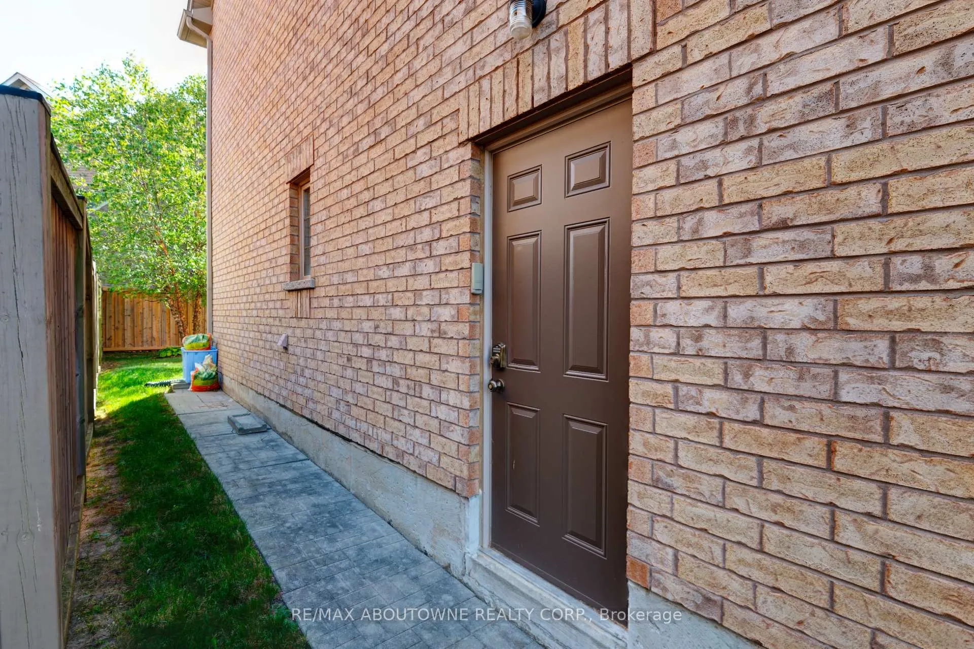 Photo 39 of 174 Mcknight Avenue, Hamilton, Waterdown — HOMEH
