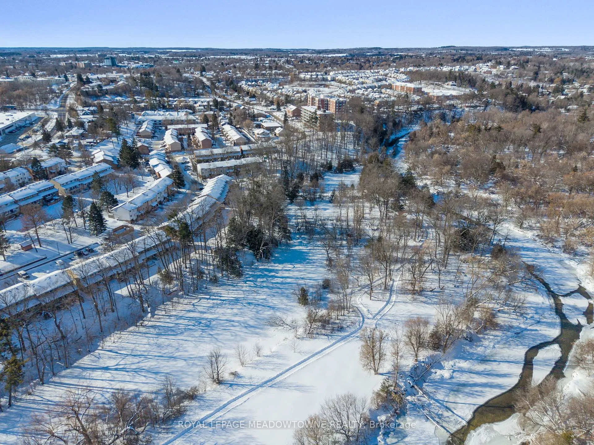 Photo 3 of 51 Lynden Circle, Halton Hills, Georgetown — HOMEH