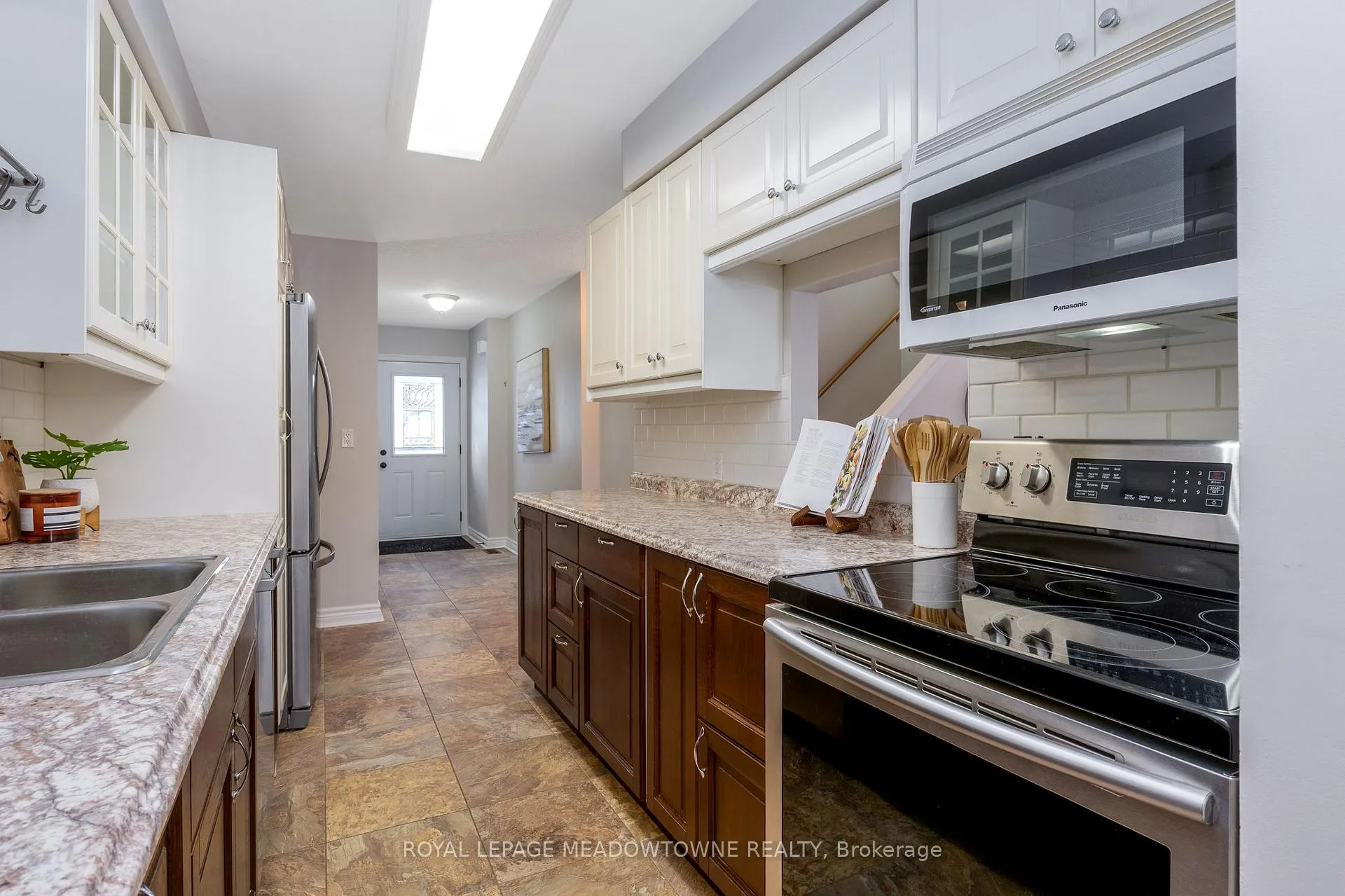 Photo 13 of 51 Lynden Circle, Halton Hills, Georgetown — HOMEH