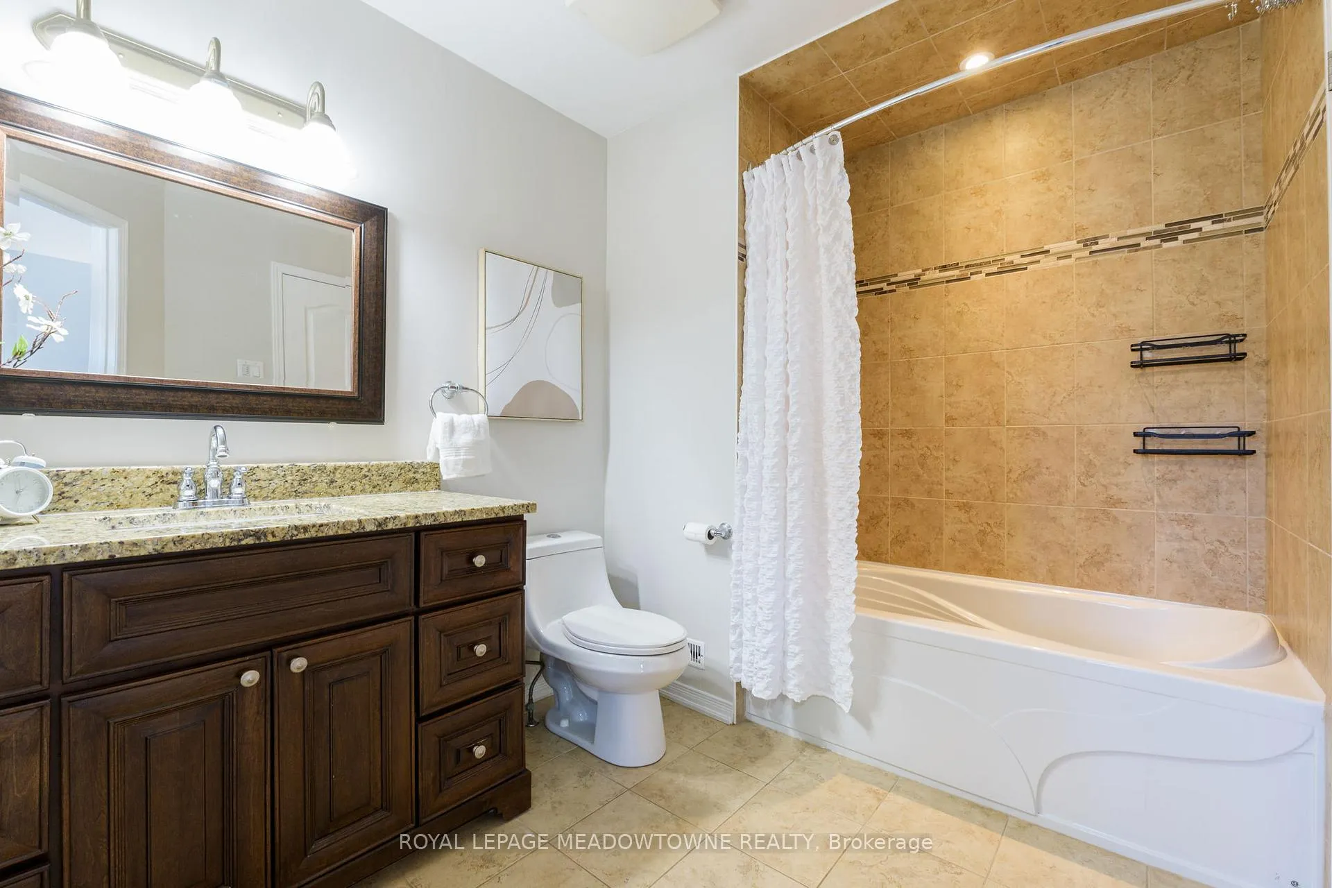 Photo 32 of 51 Lynden Circle, Halton Hills, Georgetown — HOMEH