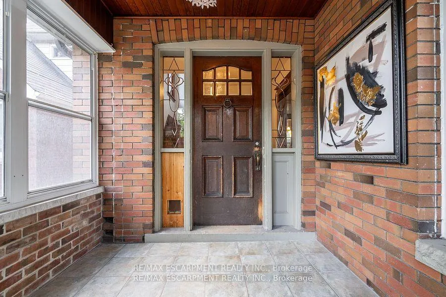 Photo 3 of 56 Newton Avenue, Hamilton, Cootes Paradise — HOMEH