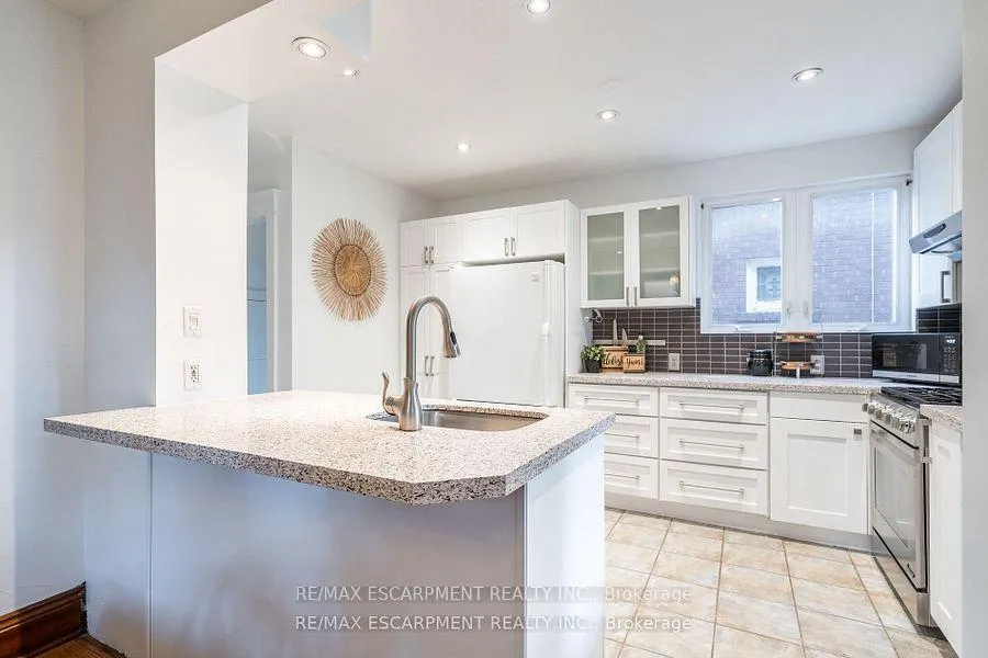 Photo 9 of 56 Newton Avenue, Hamilton, Cootes Paradise — HOMEH