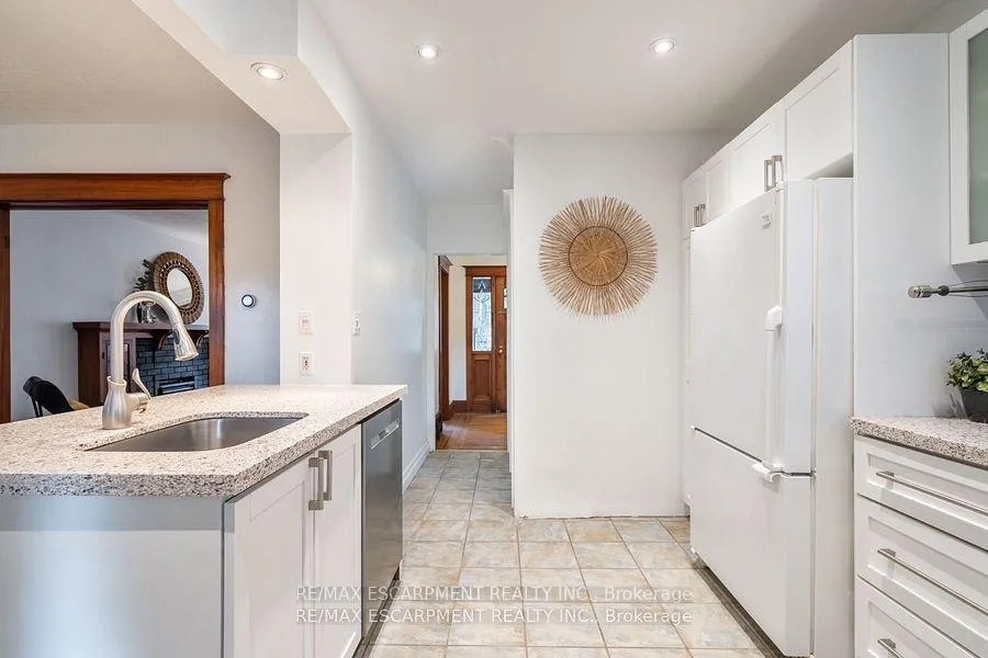 Photo 12 of 56 Newton Avenue, Hamilton, Cootes Paradise — HOMEH