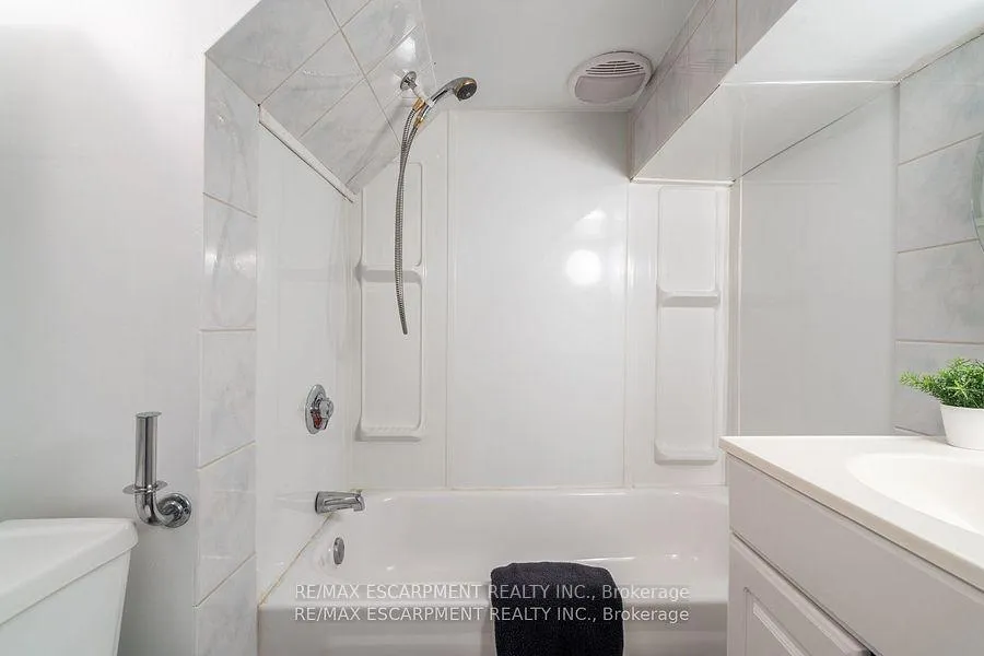 Photo 34 of 56 Newton Avenue, Hamilton, Cootes Paradise — HOMEH