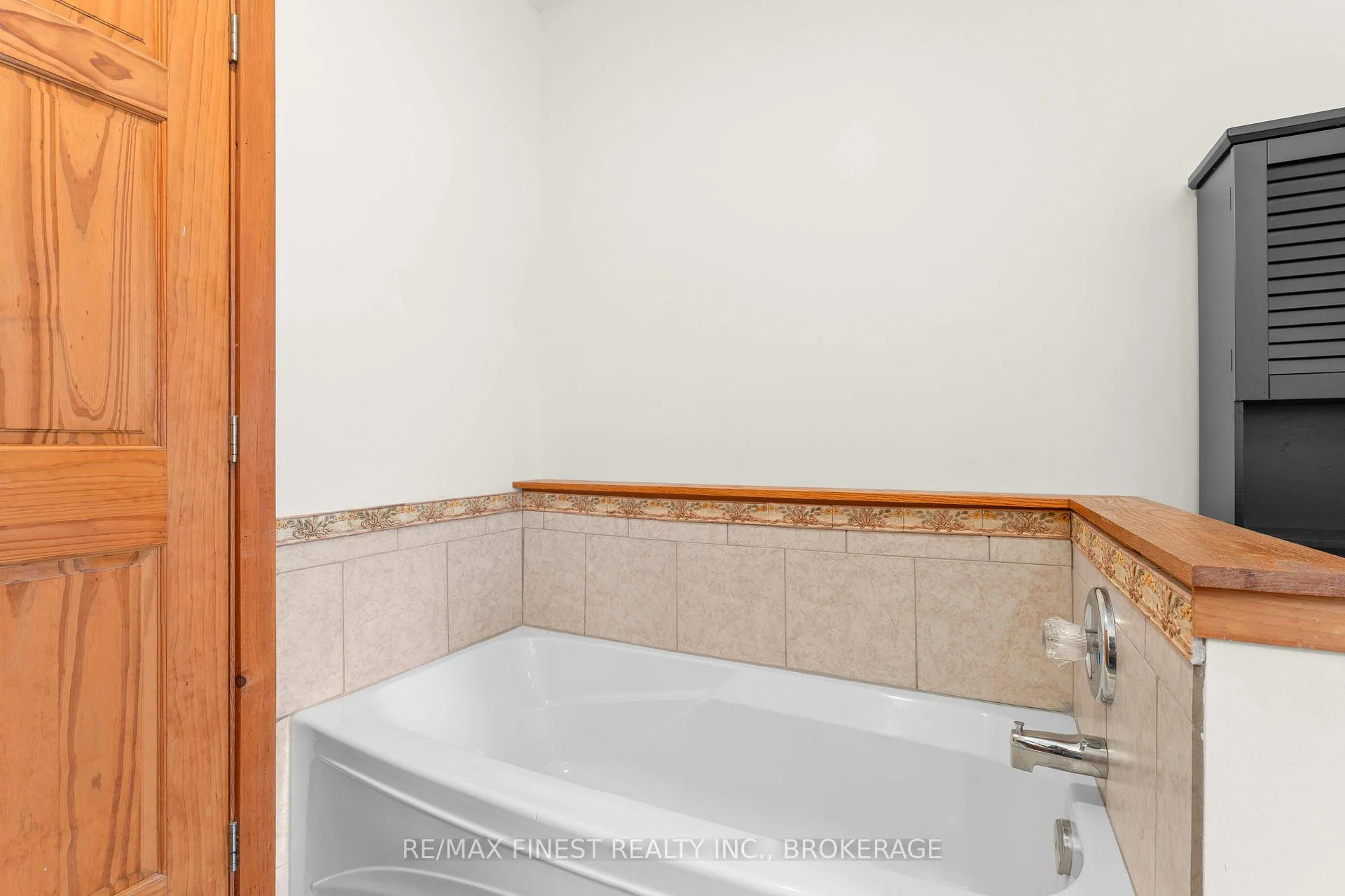 Photo 27 of 404 Dean Smith Road, Frontenac, Frontenac South — HOMEH