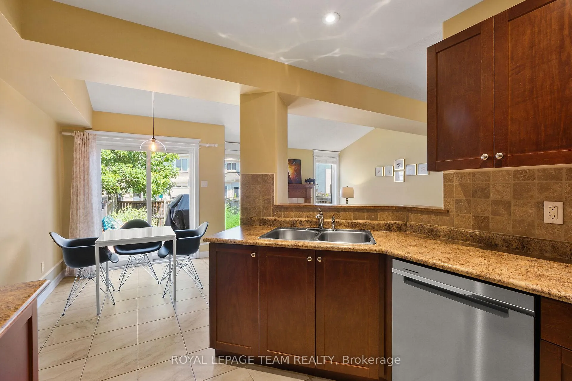 Photo 24 of 135 Talltree Crescent, Ottawa, Stittsville (Central) — HOMEH