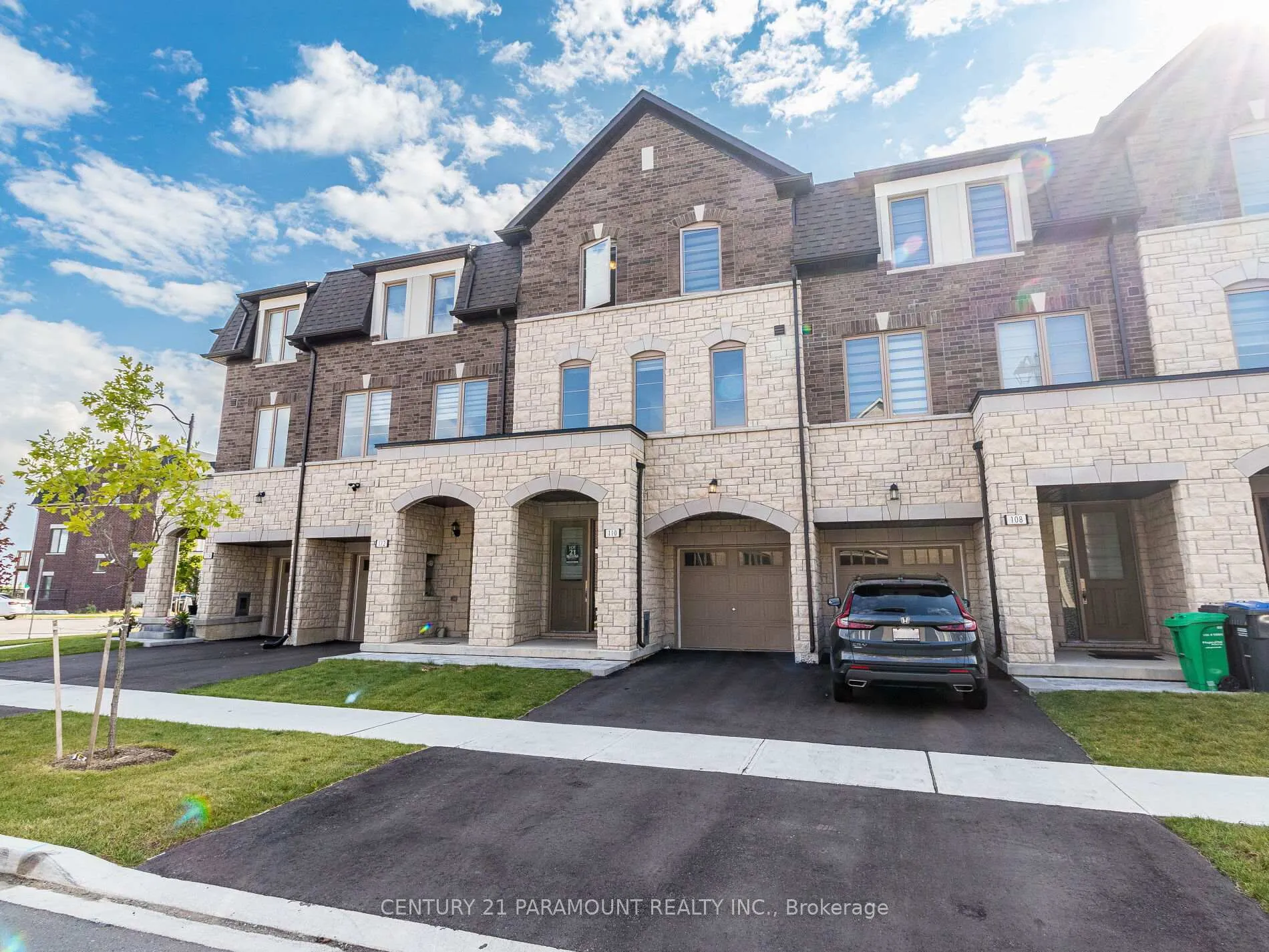 Photo 2 of 110 Halliford Place, Brampton, Bram East — HOMEH