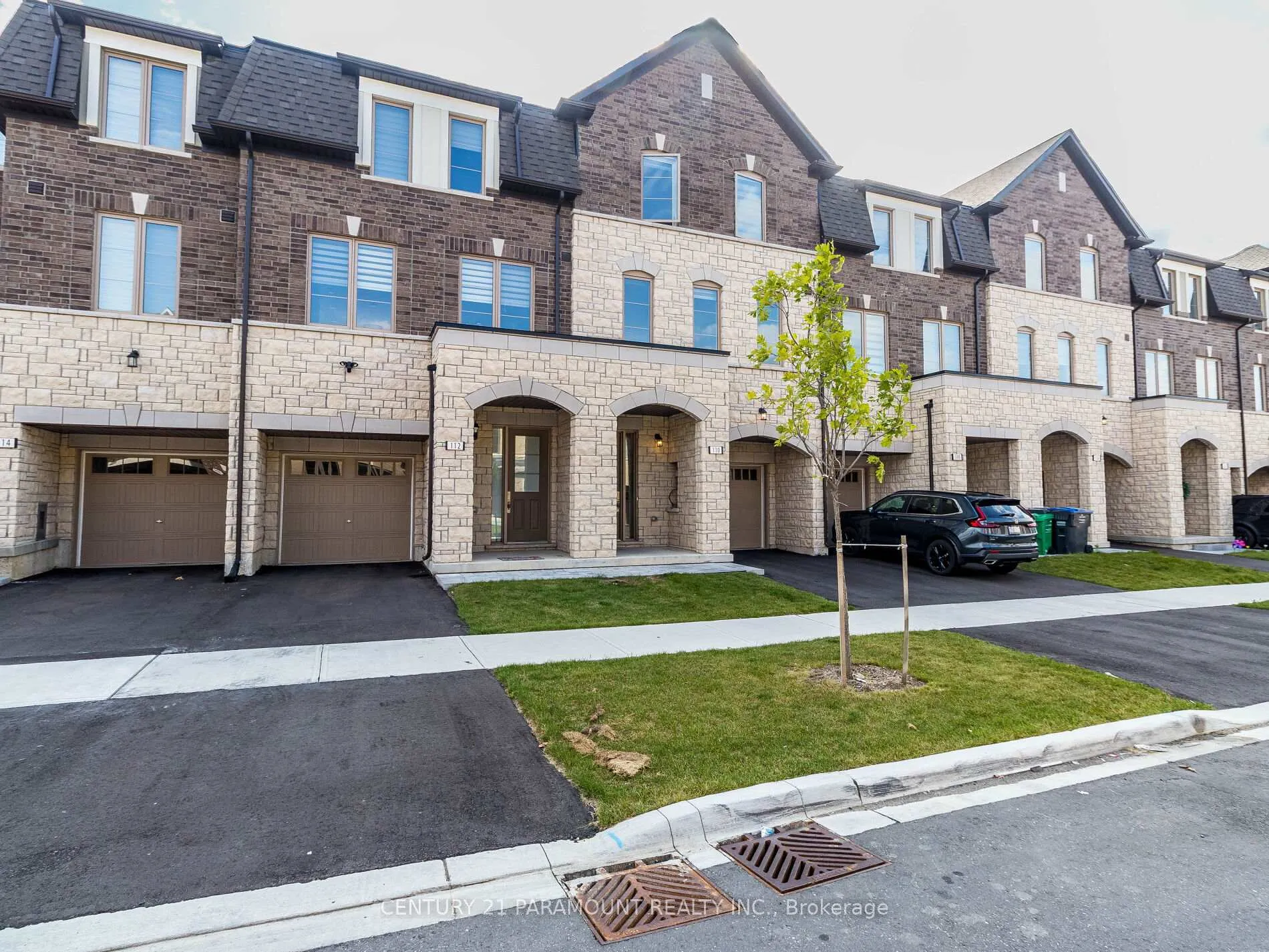 Photo 3 of 110 Halliford Place, Brampton, Bram East — HOMEH