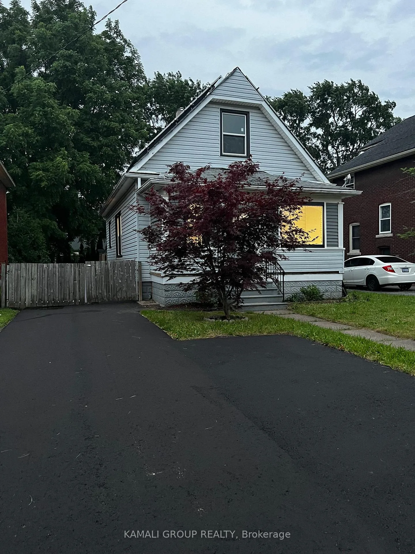 Front of Unit MAIN, 4554 Third Avenue