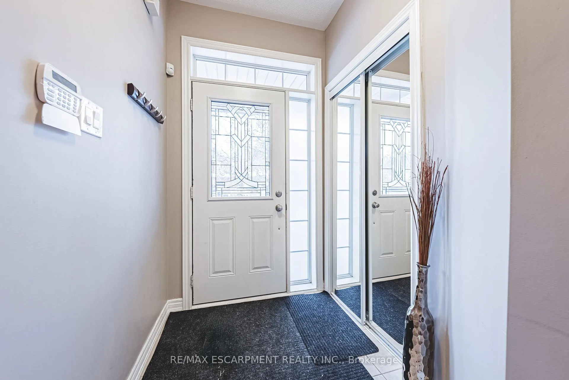 Photo 2 of 65 Glendarling Crescent, Hamilton, Stoney Creek — HOMEH