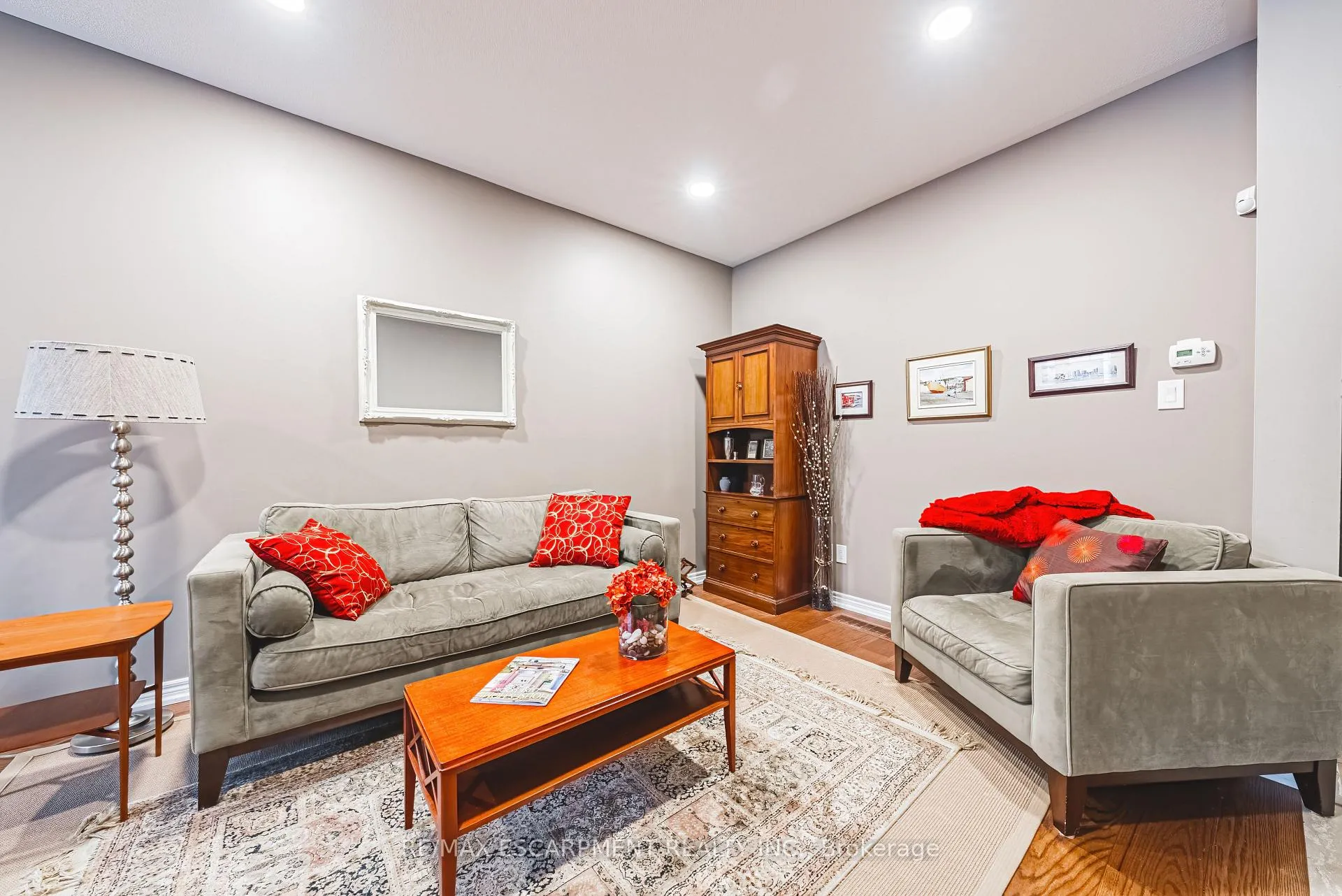 Photo 3 of 65 Glendarling Crescent, Hamilton, Stoney Creek — HOMEH