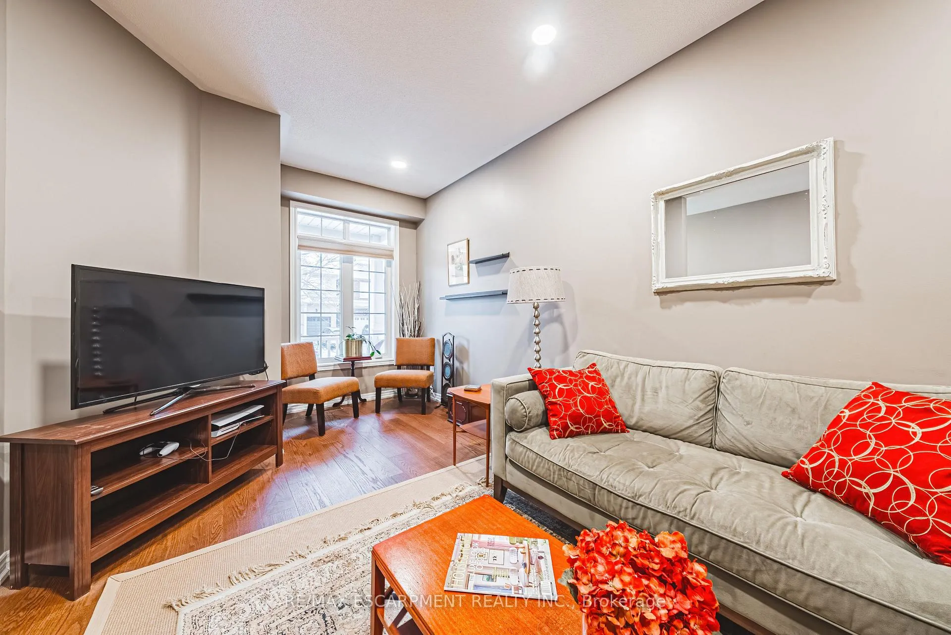 Photo 4 of 65 Glendarling Crescent, Hamilton, Stoney Creek — HOMEH