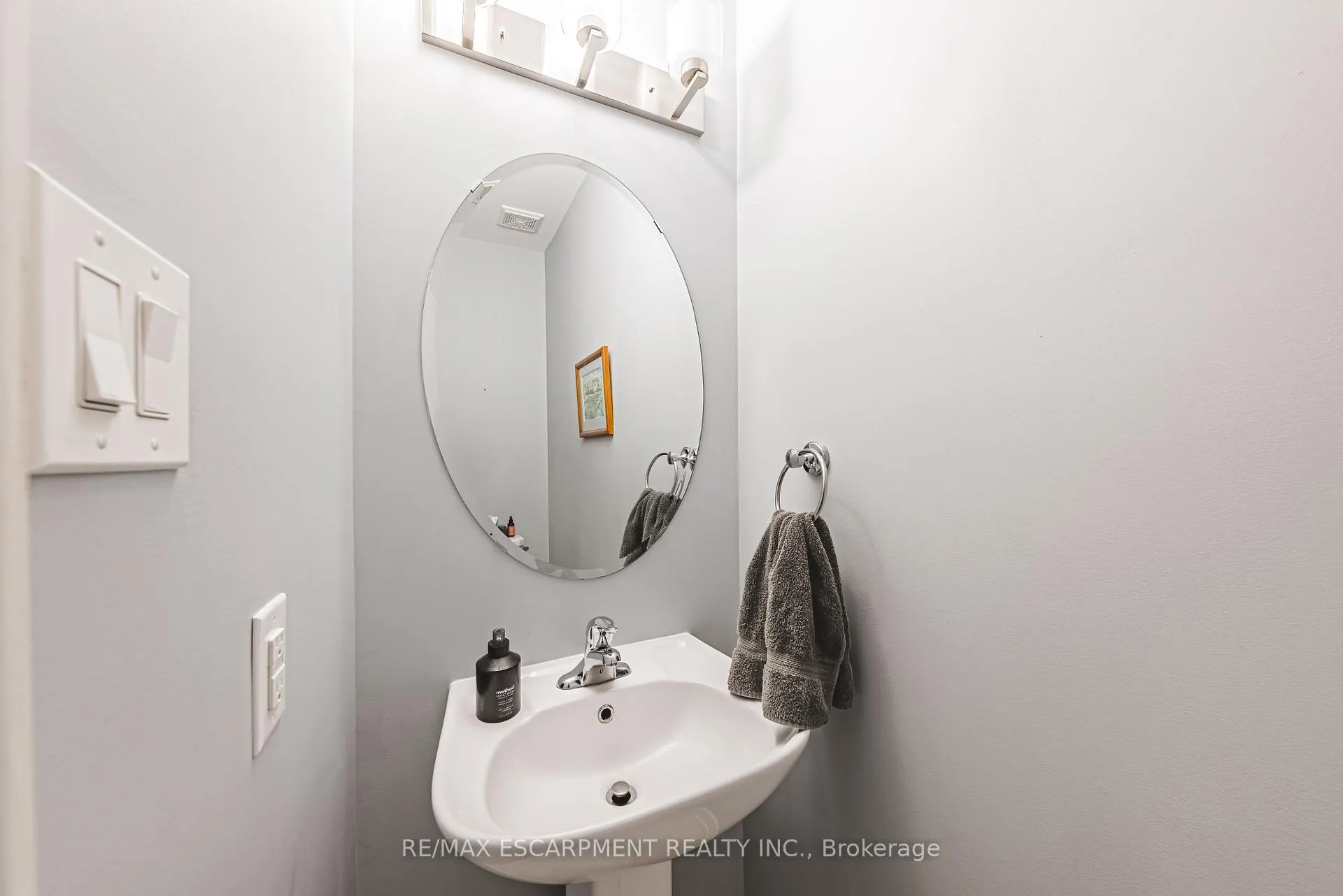 Photo 5 of 65 Glendarling Crescent, Hamilton, Stoney Creek — HOMEH