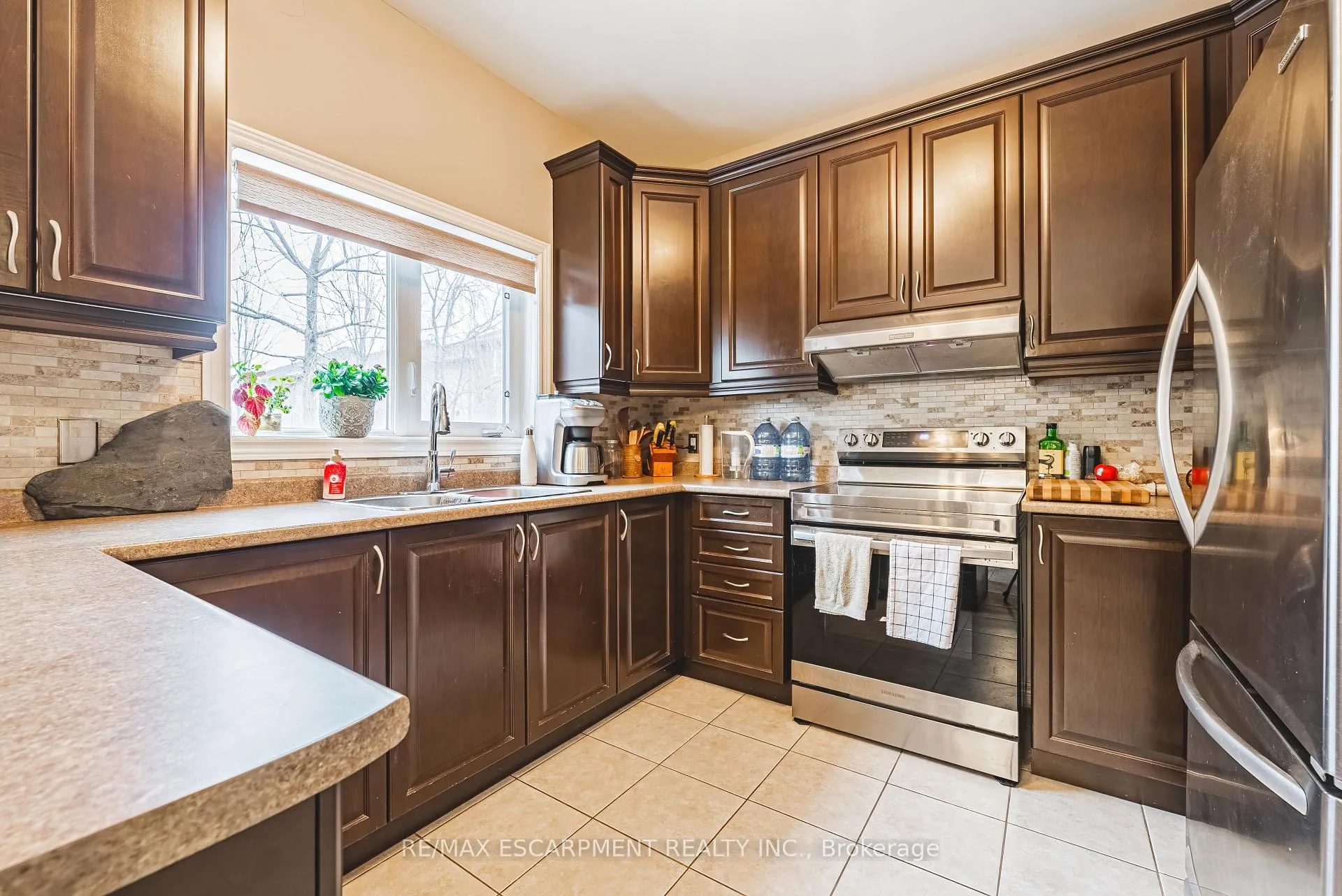 Photo 7 of 65 Glendarling Crescent, Hamilton, Stoney Creek — HOMEH