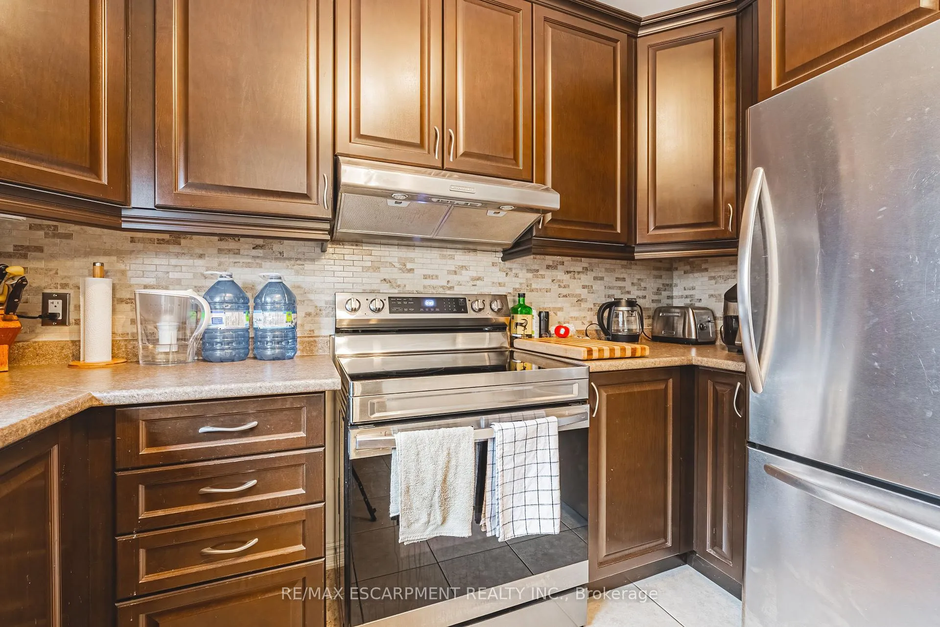 Photo 8 of 65 Glendarling Crescent, Hamilton, Stoney Creek — HOMEH