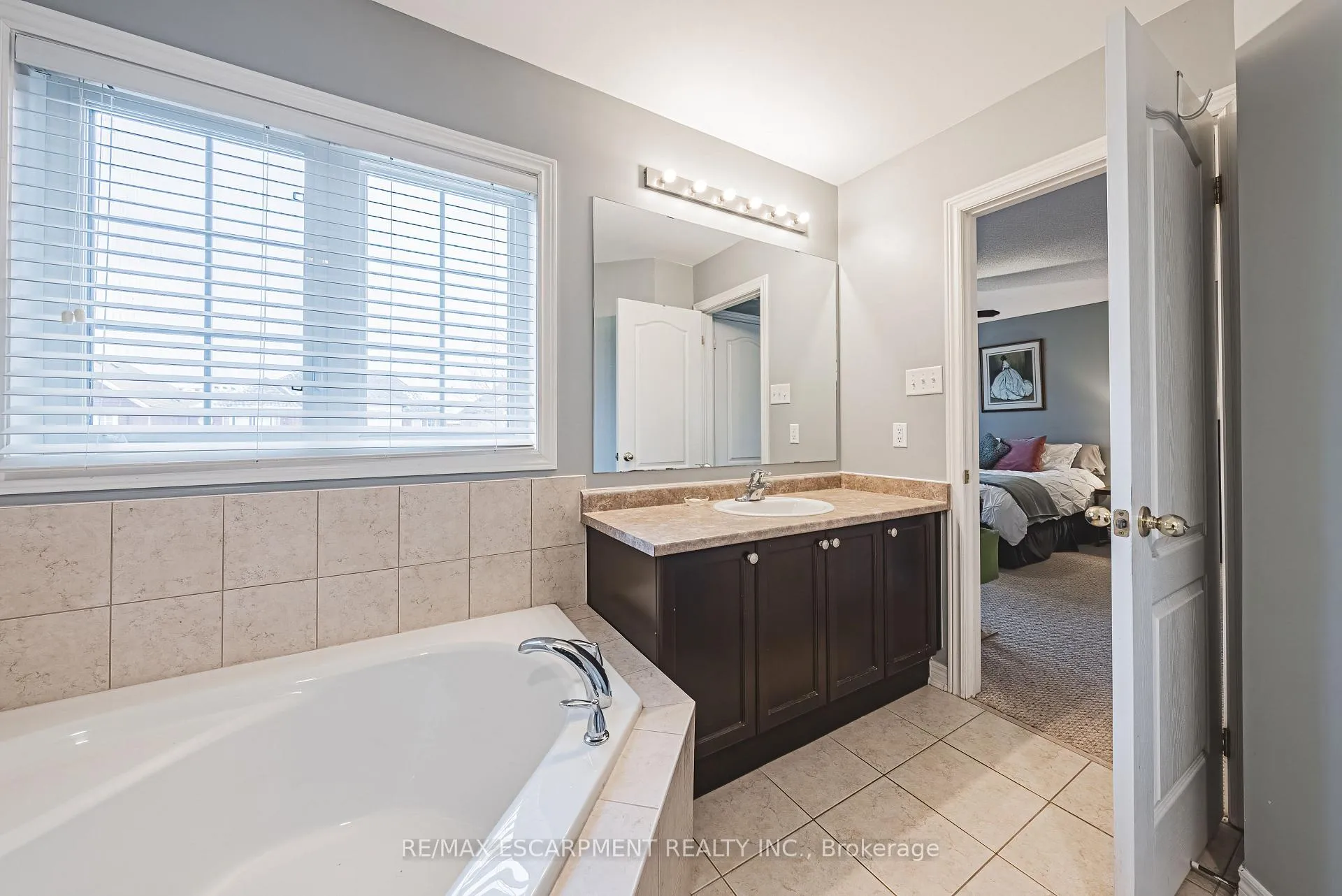 Photo 13 of 65 Glendarling Crescent, Hamilton, Stoney Creek — HOMEH