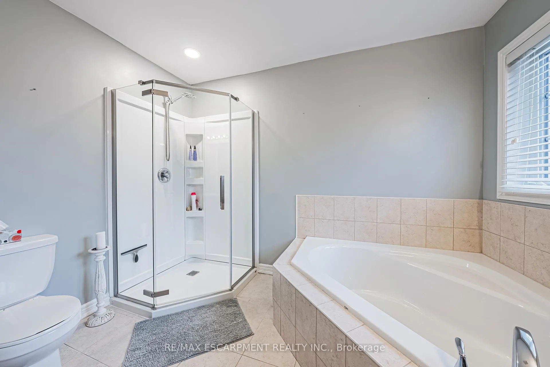 Photo 14 of 65 Glendarling Crescent, Hamilton, Stoney Creek — HOMEH