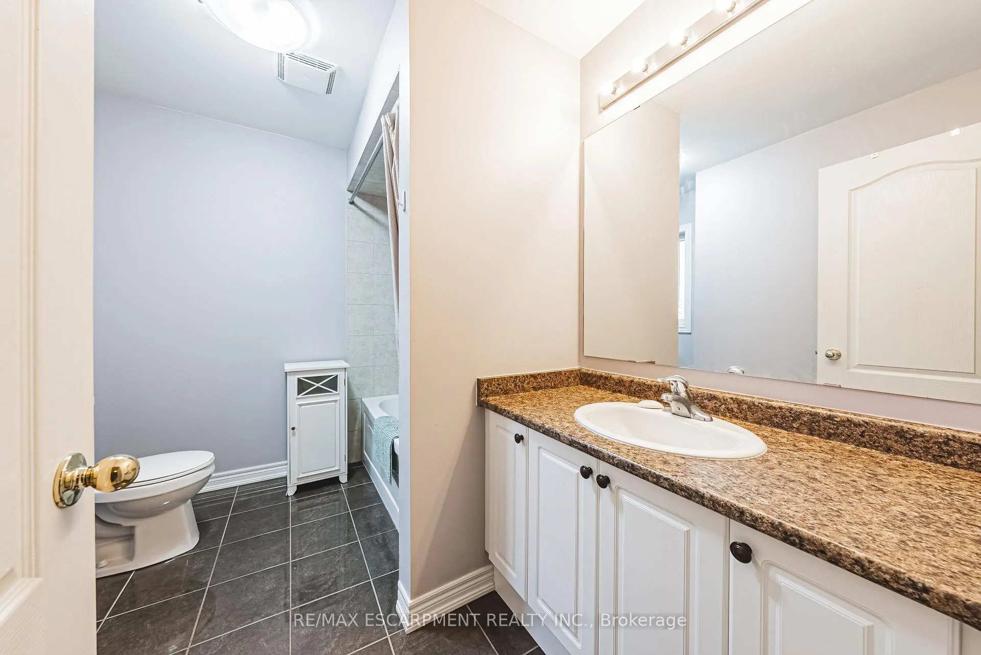 Photo 16 of 65 Glendarling Crescent, Hamilton, Stoney Creek — HOMEH