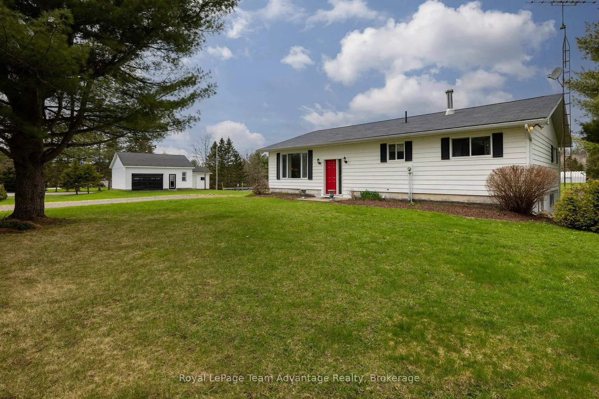 Photo 2 of 142 Broadbent Road, McKellar — HOMEH