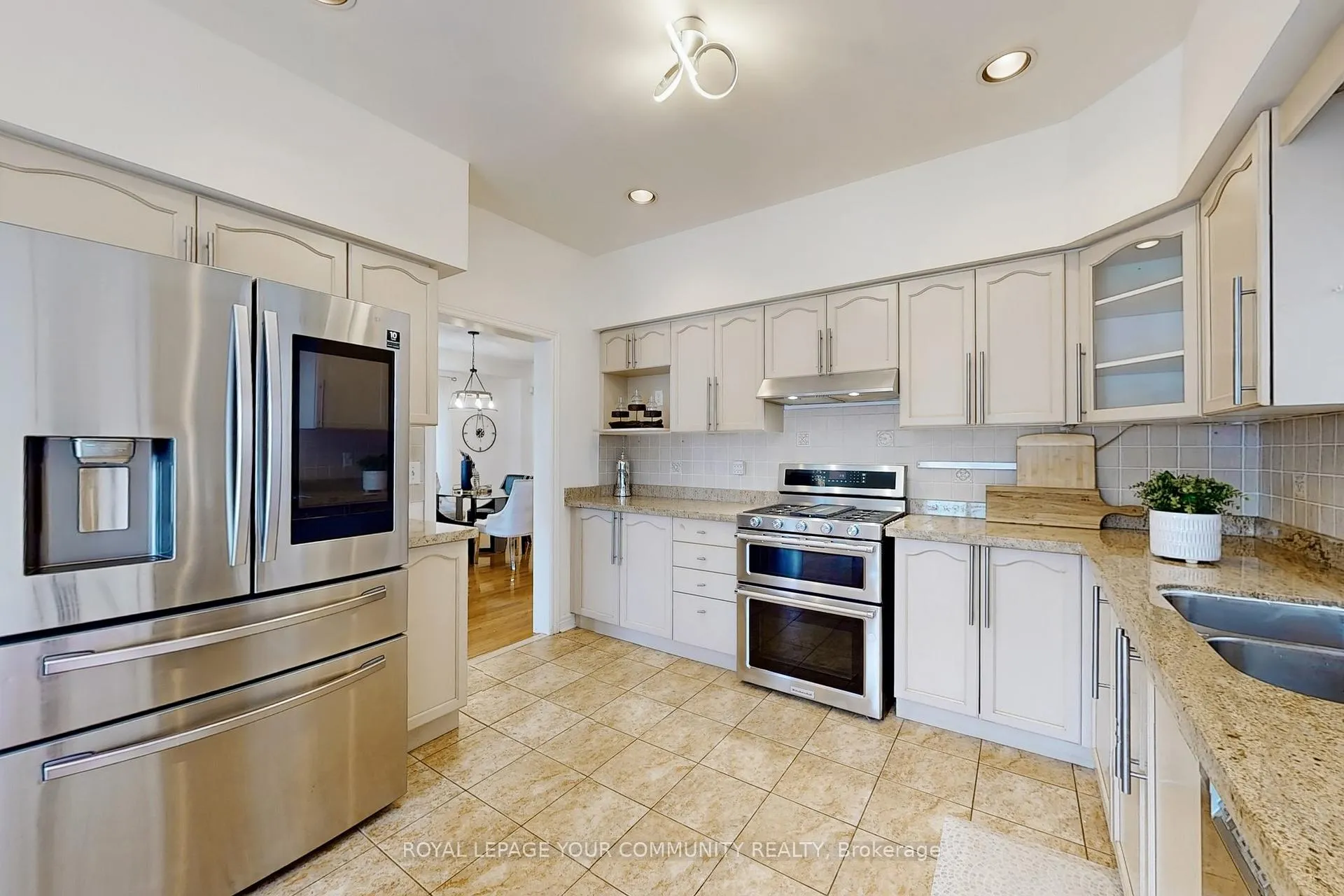 Photo 10 of 6 Pepperberry Road, Vaughan, Patterson — HOMEH