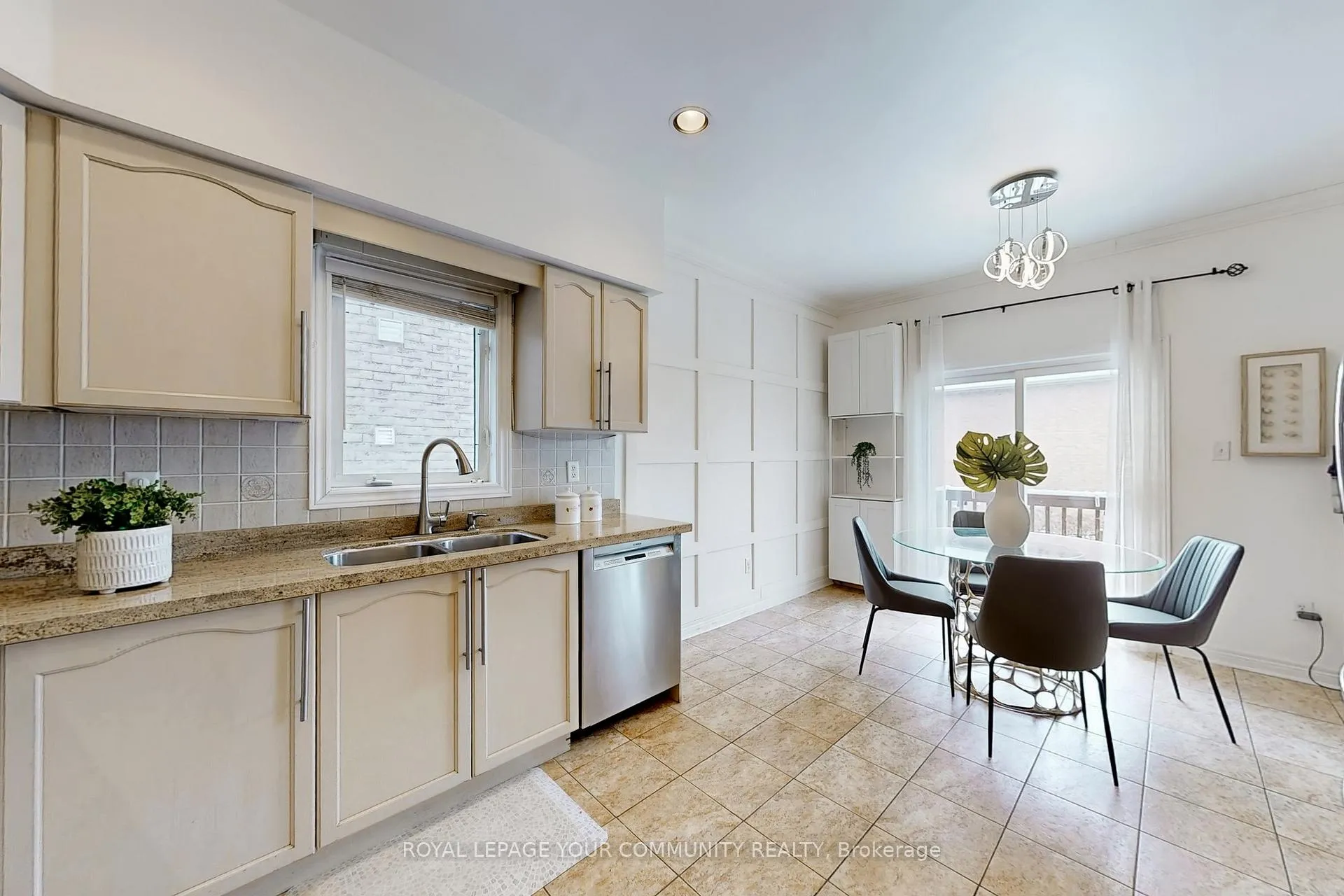 Photo 11 of 6 Pepperberry Road, Vaughan, Patterson — HOMEH