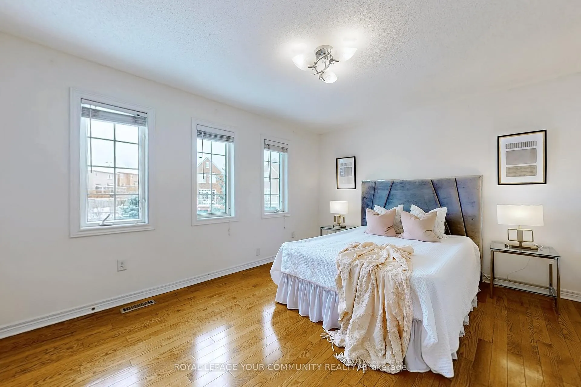 Photo 23 of 6 Pepperberry Road, Vaughan, Patterson — HOMEH
